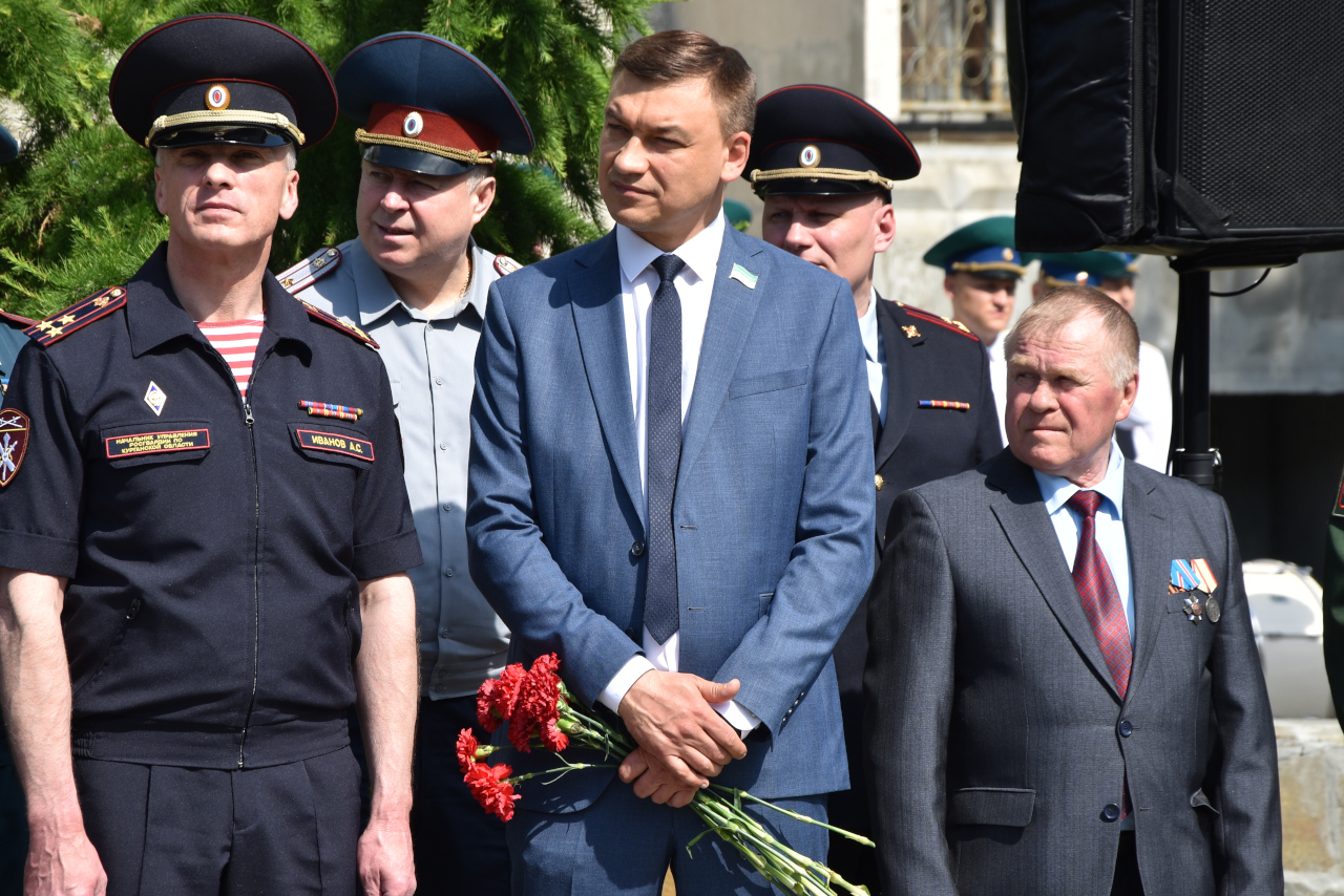 «Пограничникам всех поколений»