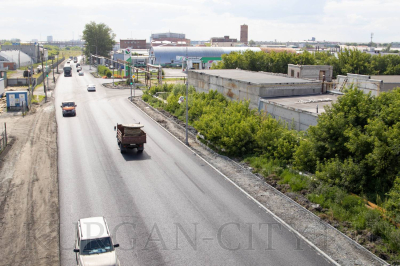 В Кургане продолжают благоустраивать улицу Омская
