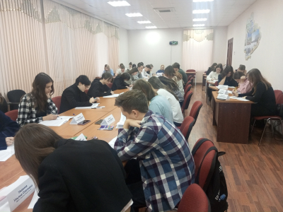 Школьники Кургана написали олимпиаду по вопросам избирательного права и избирательного процесса