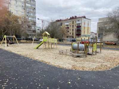 Ещё одна новая благоустроенная территория в Кургане стала местом притяжения горожан Ещё одна новая благоустроенная территория в Кургане стала местом притяжения горожан