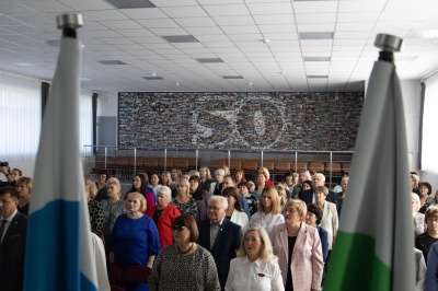 Временно исполняющий полномочия главы города Кургана Антон Науменко: «Педагоги дают детям не только новые знания, но и учат их любить родину»