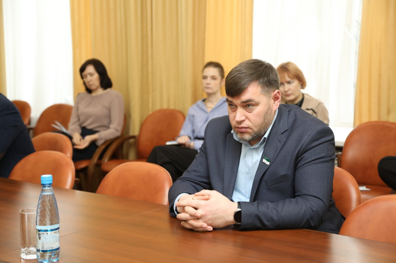 Александр Маклыгин принял участие в заседании комитета областной Думы
