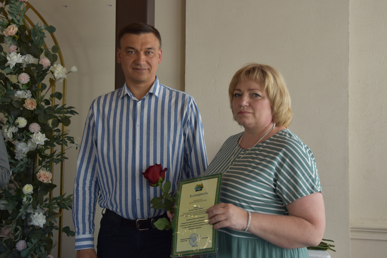 Игорь Прозоров поздравил сотрудников городской стоматологии 