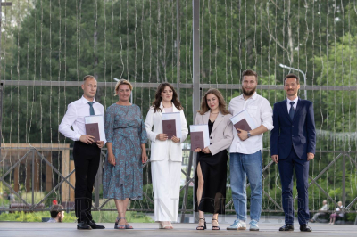 Выпускникам Курганского государственного университета вручили дипломы с отличием