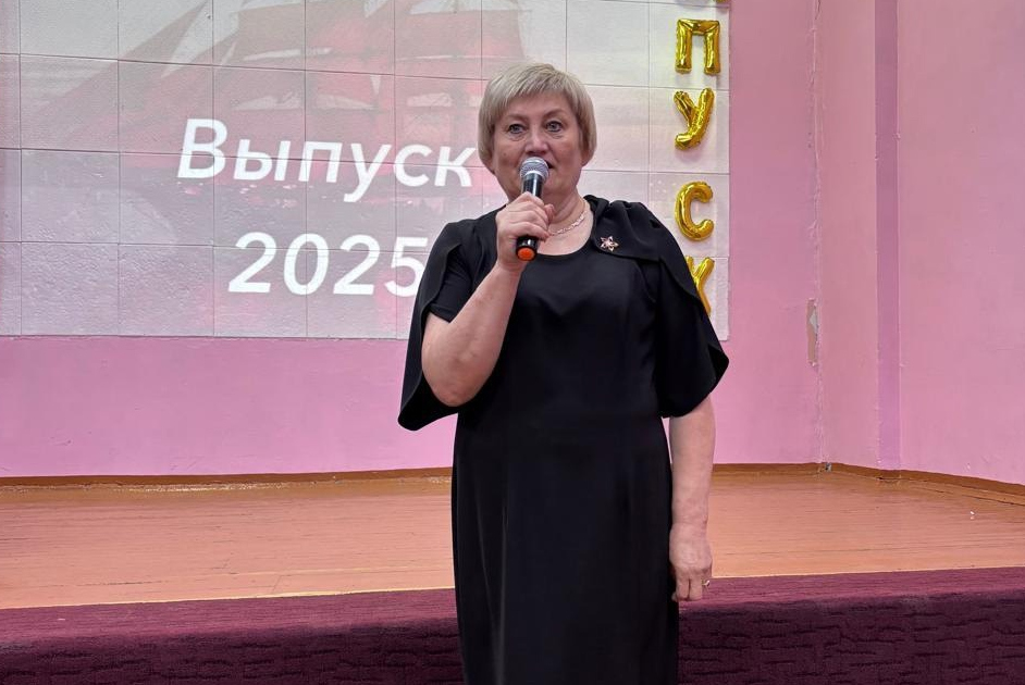 Депутаты поздравили выпускников