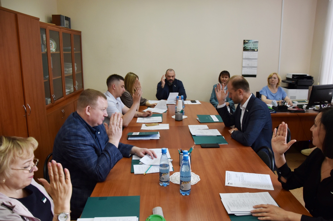 Депутаты обсудили итоги реализации муниципальных программ